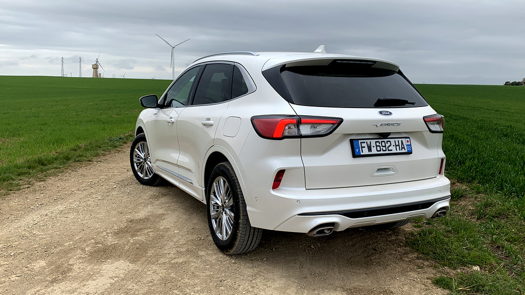 ford kuga hybride FHEV essai 2021 blanc premium