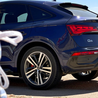 Audi Q5 Sportback 2021 hybride bleu navare sline