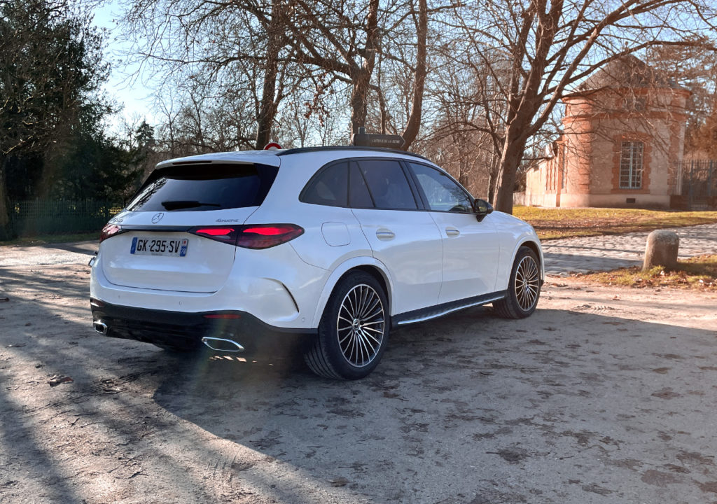 Mercedes Benz GLC AMG Line blanc 2023 essai video