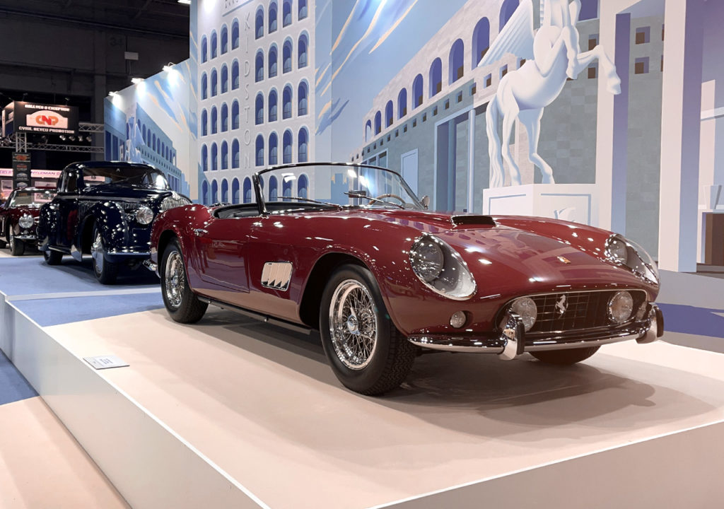 Ferrari 250 GT California Spyder à Rétromobile sur le stand Arturial