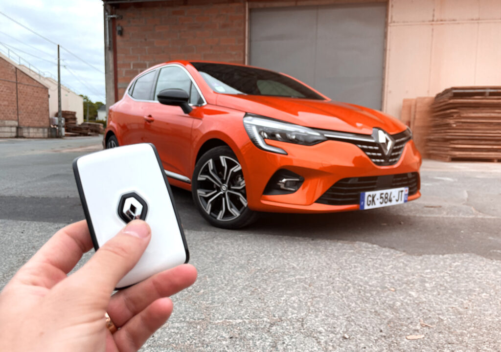 Renault clio 2023 etech techno essai hybride orange valencia