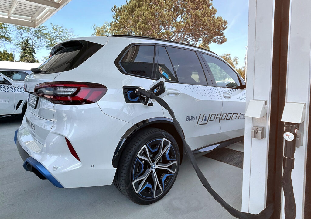 bmw i X5 hydrogen 2023 2030 recharge hydrogène H2