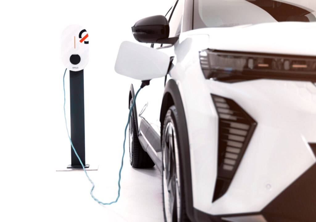 charge borne electrique Renault Scenic e-tech 2024 (7)
