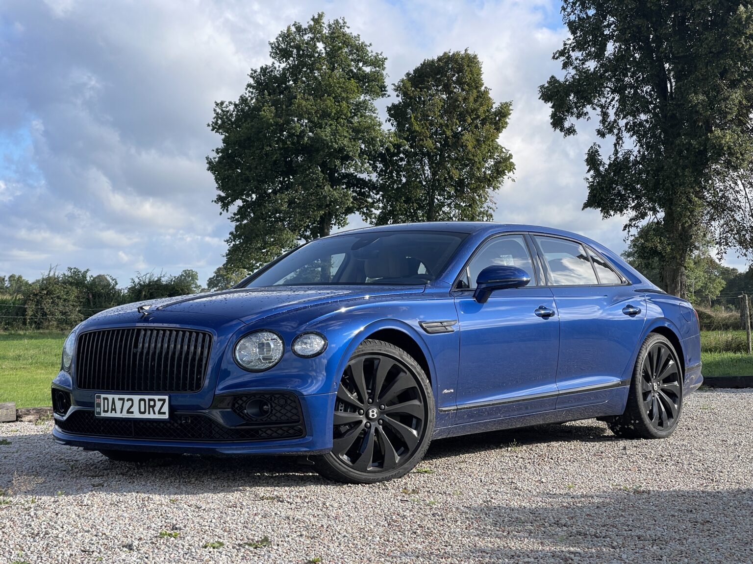 BENTLEY FLYING SPUR HYBRID SEQUIN BLUE