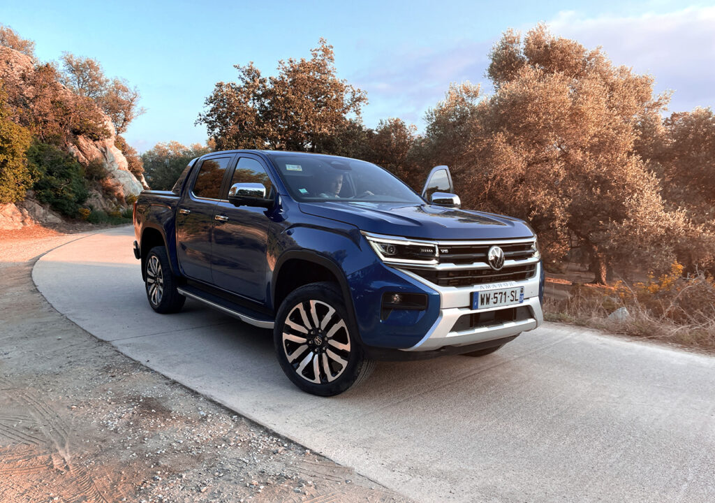 Volkswagen Amarok 2024 v6 aventura VU bleu pick-up