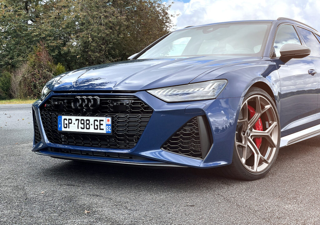 audi RS6 performance 2024 bleu ascari