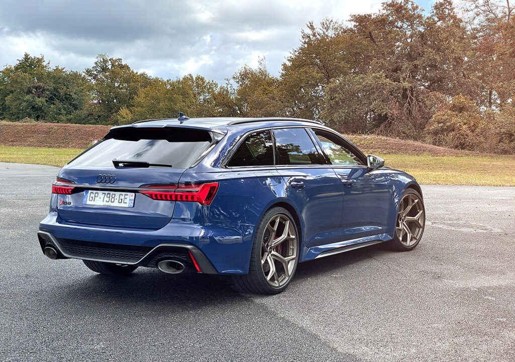 audi RS6 performance 2023 2024 bleu ascari