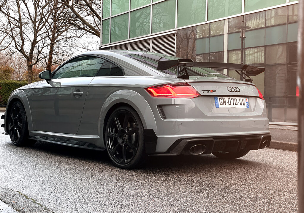 Audi TT RS Iconic Edition gris nardo