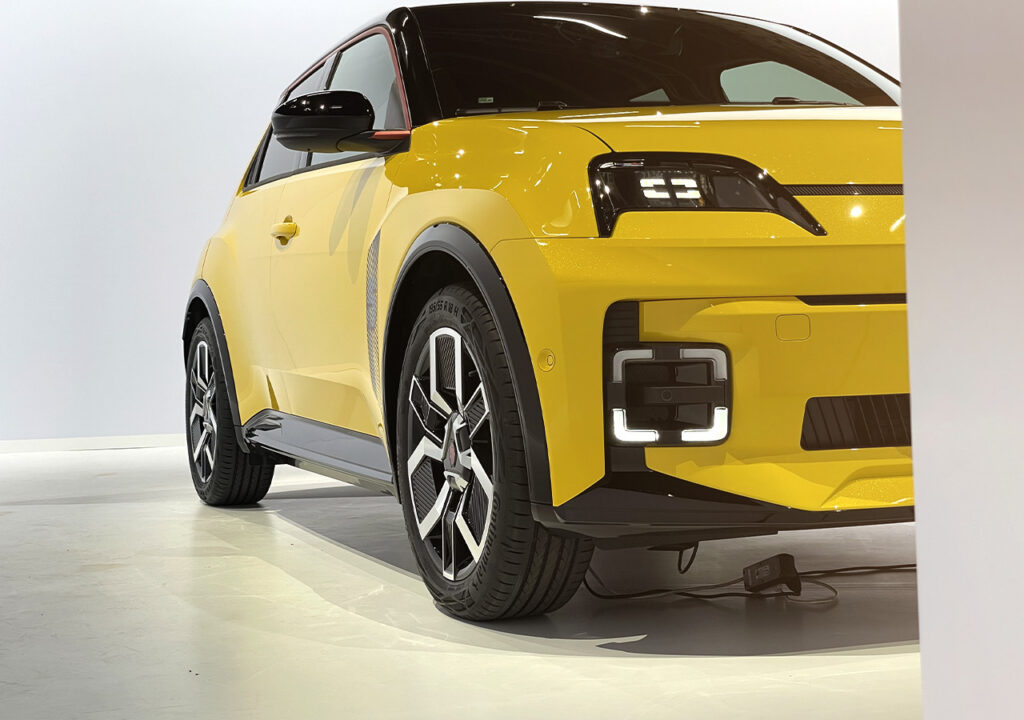 Renault 5 e-tech 2024 jaune pop