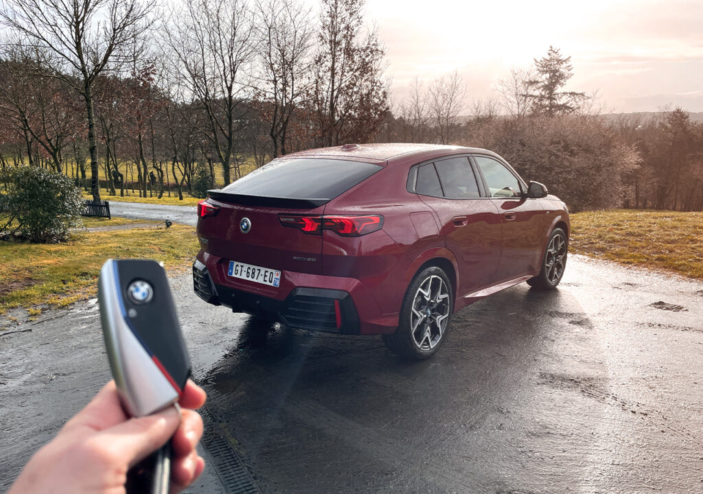 bmw x2 2024 Msport red fire arrière