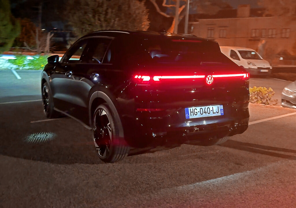 Feux arrière Matrix led IQ light Volkswagen Troc Rline 2026 de nuit