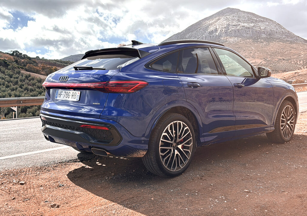 audi Q5 Sportback 2026 hybride rechargeable PHEV Couleur Bleu Ultra