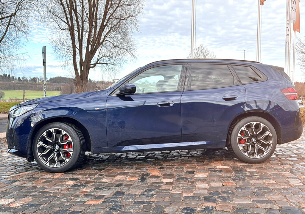 profil imposant SUV BMW X3 Msport bleu