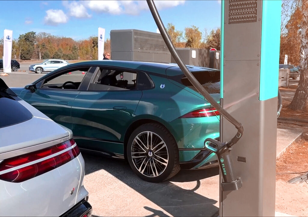 Puissance de charge à 1 500 KW sur les Flash Chargers - BYD / Denza