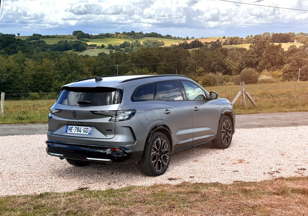 finition Esprit Alpine  pour ce Renault Espace 7 places : prix à partir de 52 000€