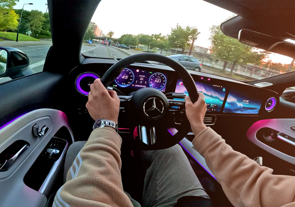 au volant de la Mercedes CLA 350 AMG Line : voiture électrique premium