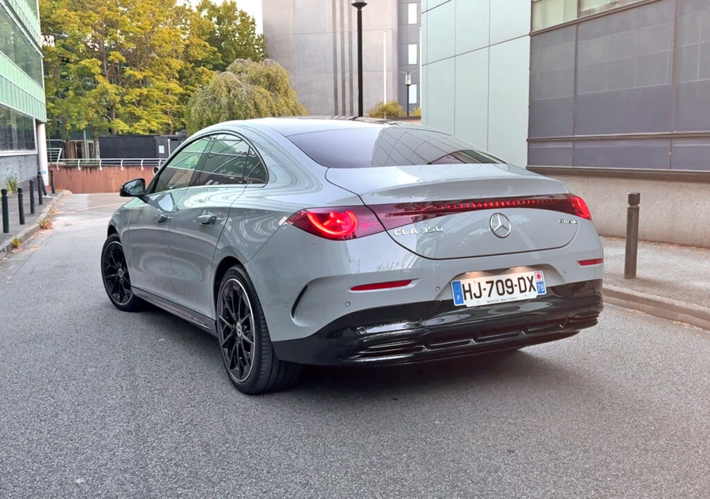 Mercedes CLA 350 AMG Line : voiture électrique premium teinte Gris Alpin